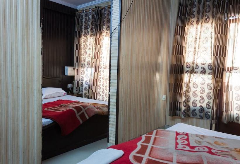 בית מלון כפרי Yatri Niwas