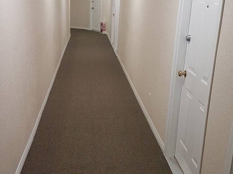 Parkway Motel & European Lodges