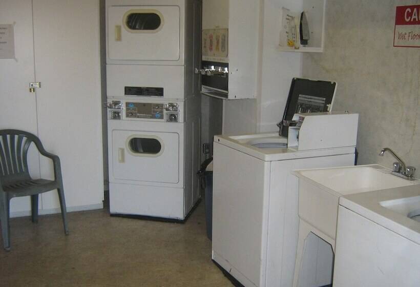 Parkway Motel & European Lodges