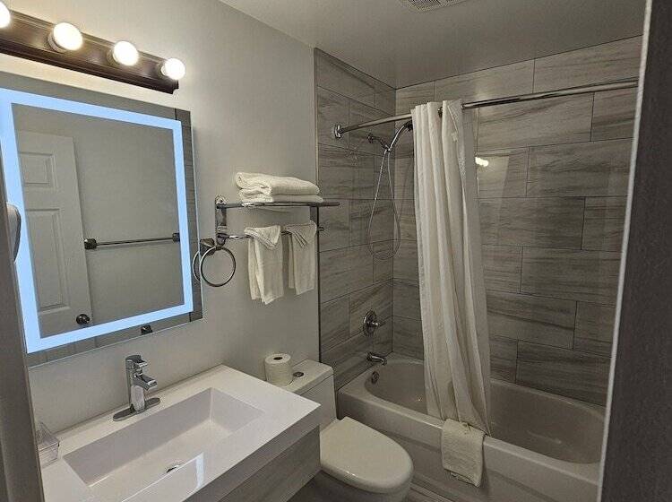 Parkway Motel & European Lodges