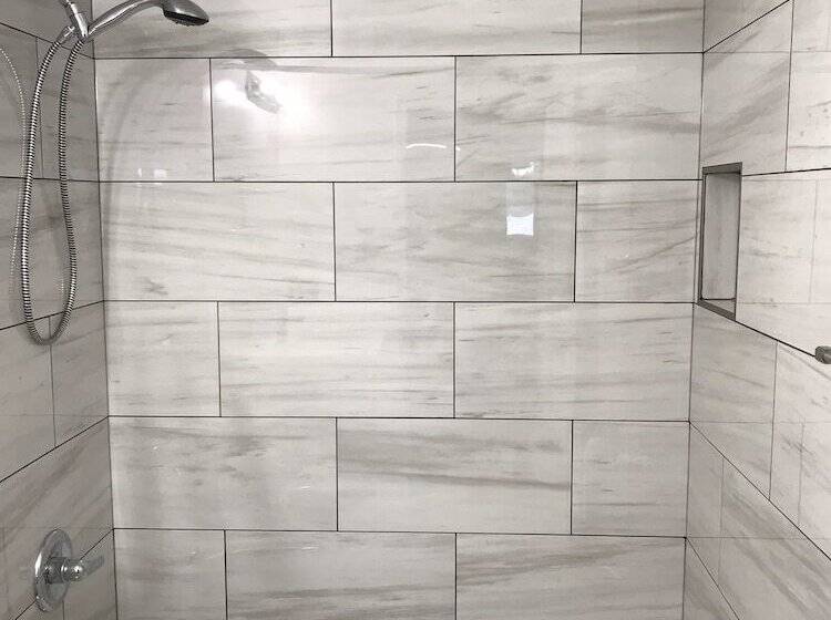 Parkway Motel & European Lodges