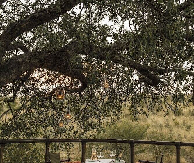 Tuningi Safari Lodge