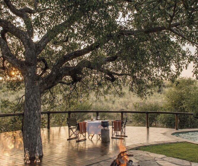 Tuningi Safari Lodge