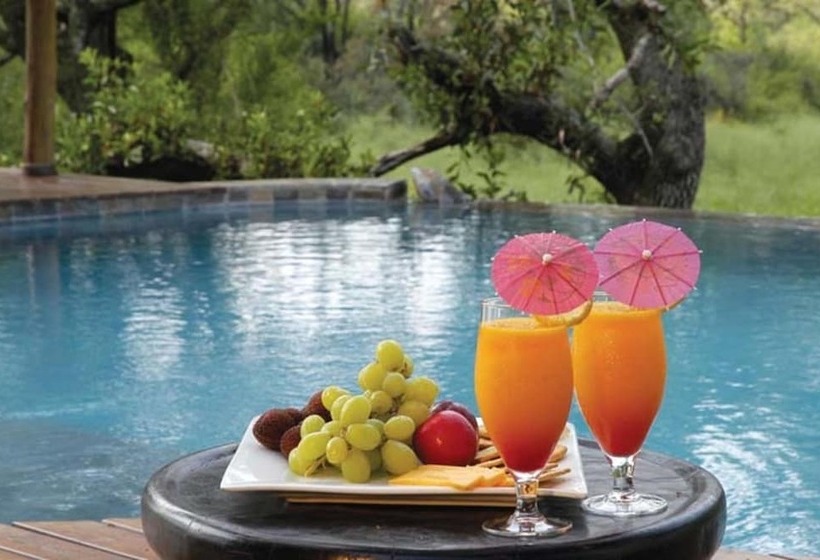 Tuningi Safari Lodge