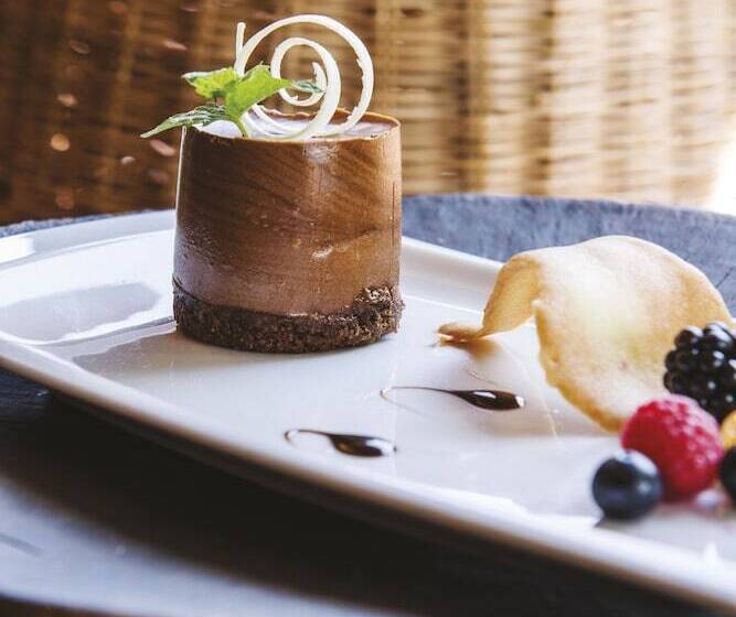 Tuningi Safari Lodge