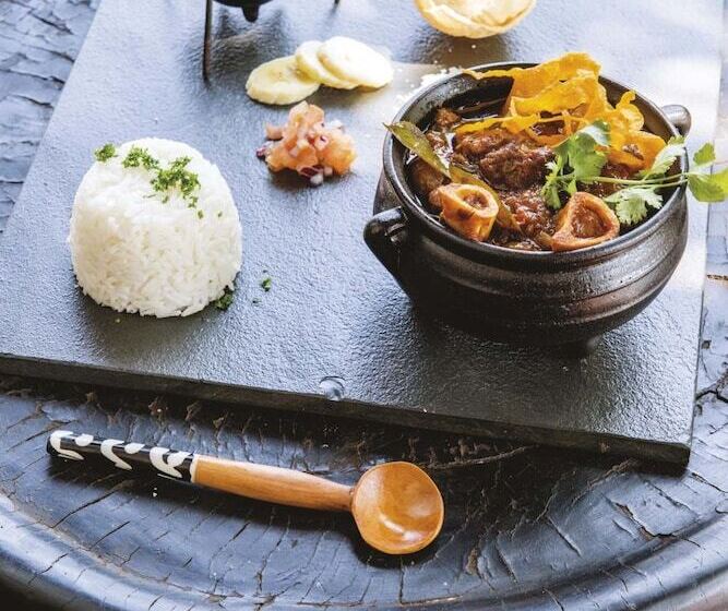 Tuningi Safari Lodge