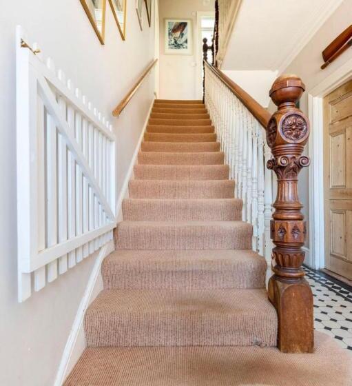 تختخواب و صبحانه Hedgebank