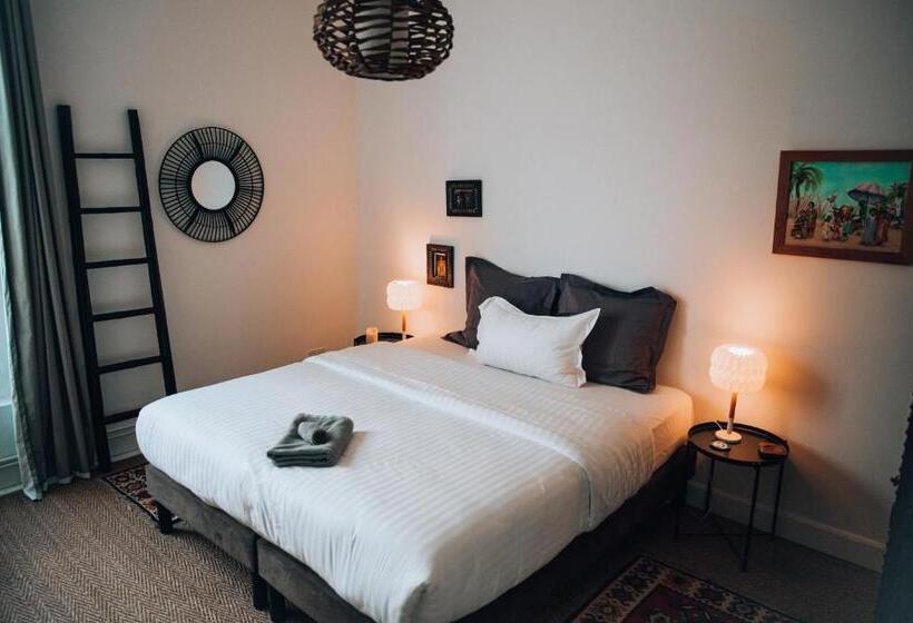 Bed and Breakfast Le Petit Château De Conteville