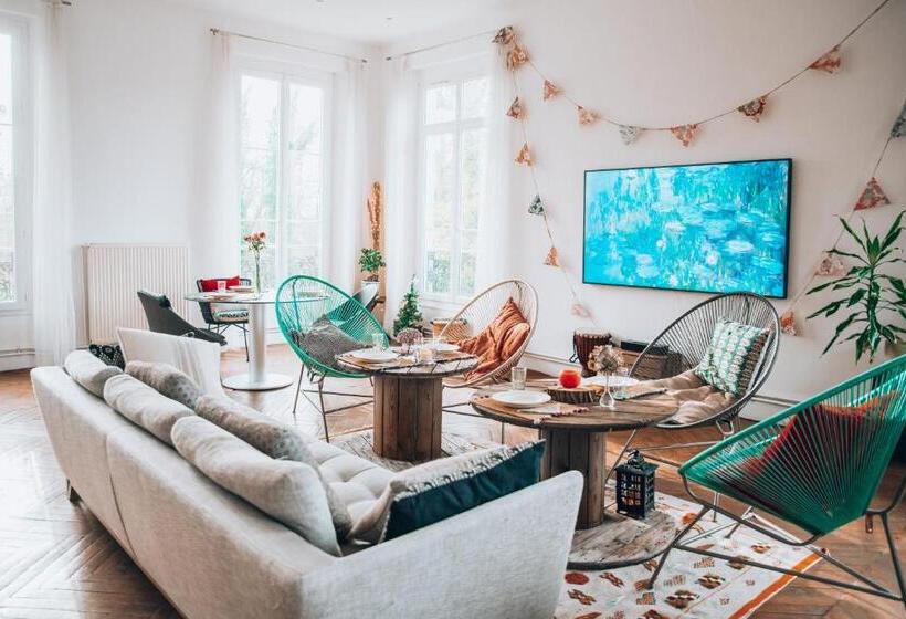 ベッドアンドブレックファースト Le Petit Château De Conteville