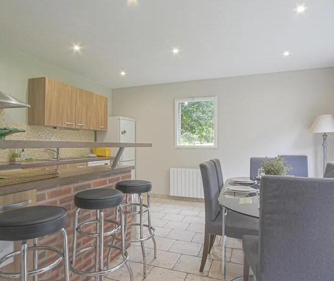 Bed and Breakfast Le Petit Château De Conteville