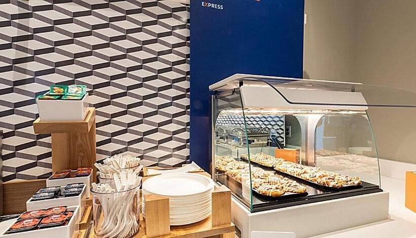 فندق Holiday Inn Express   South Haven, An Ihg