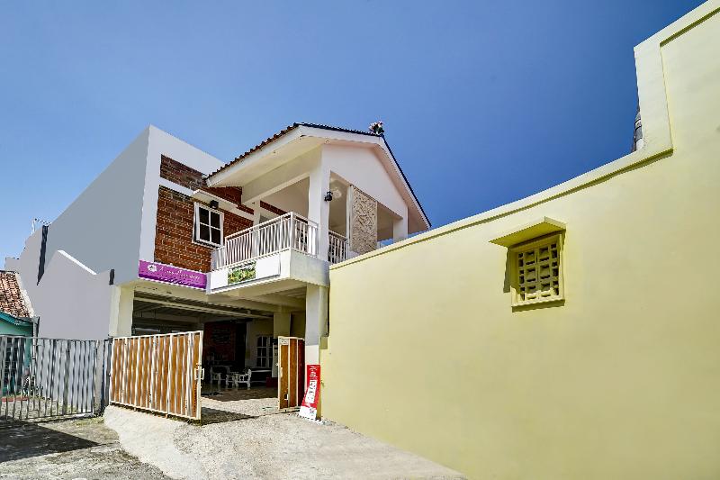 Отель Oyo 91173 Guesthouse King Puntodewo