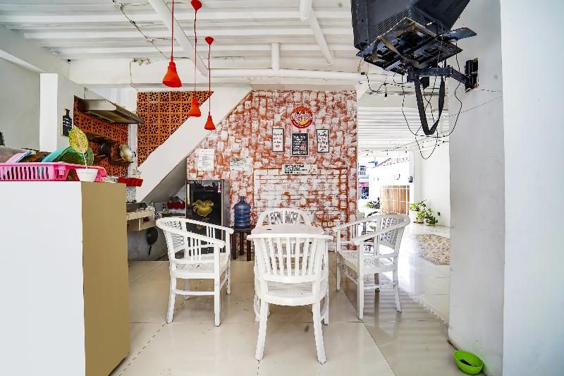 Отель Oyo 91173 Guesthouse King Puntodewo