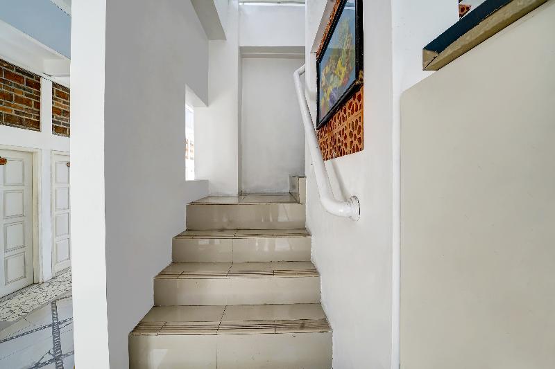 Отель Oyo 91173 Guesthouse King Puntodewo