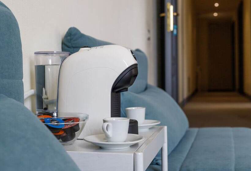 펜션 Onlyrooms Iv   Sea View & Free Parking