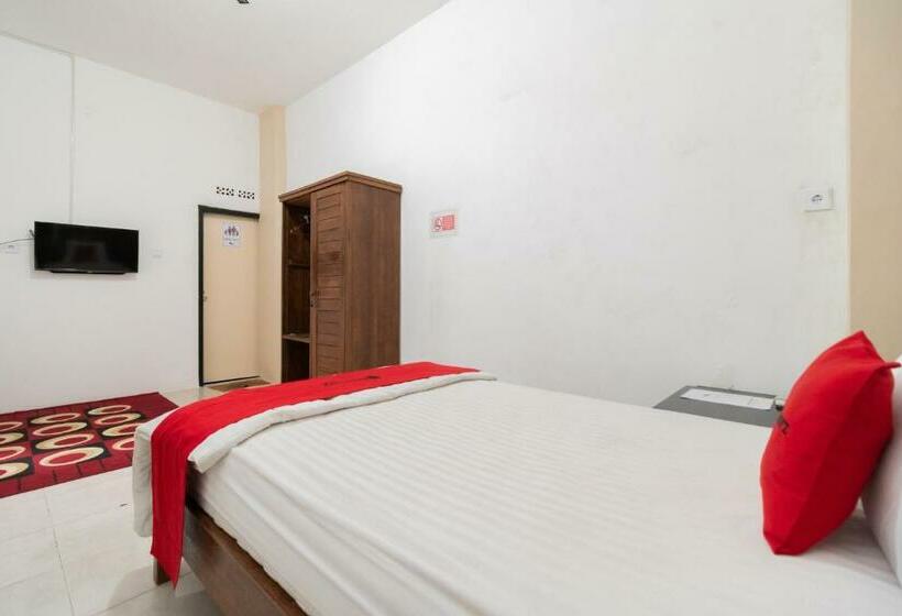 ペンション Reddoorz Syariah At Jalan Andalas Padang