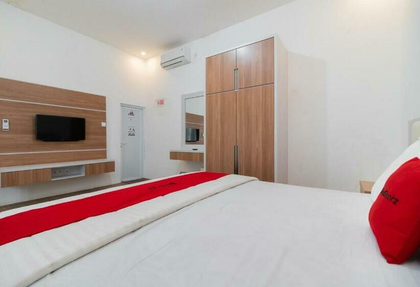 ペンション Reddoorz Syariah At Jalan Andalas Padang