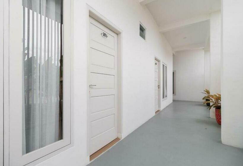 ペンション Reddoorz Syariah At Jalan Andalas Padang