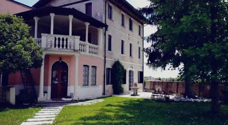 B&b Ernestine Family Home