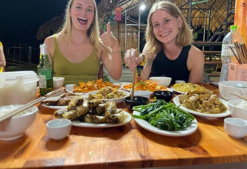 تختخواب و صبحانه Ha Giang Safari Hostel & Motorbikes