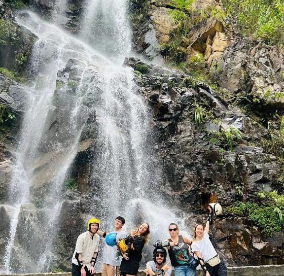 تختخواب و صبحانه Ha Giang Safari Hostel & Motorbikes