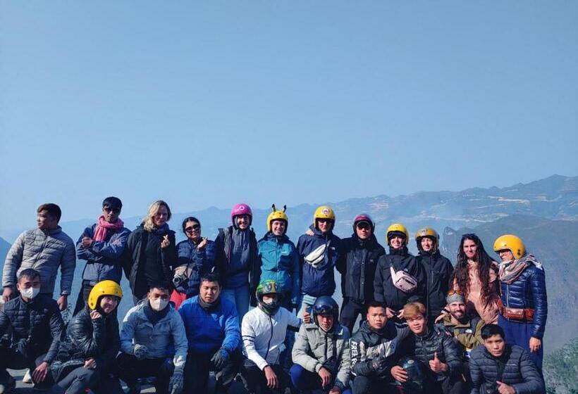 تختخواب و صبحانه Ha Giang Safari Hostel & Motorbikes