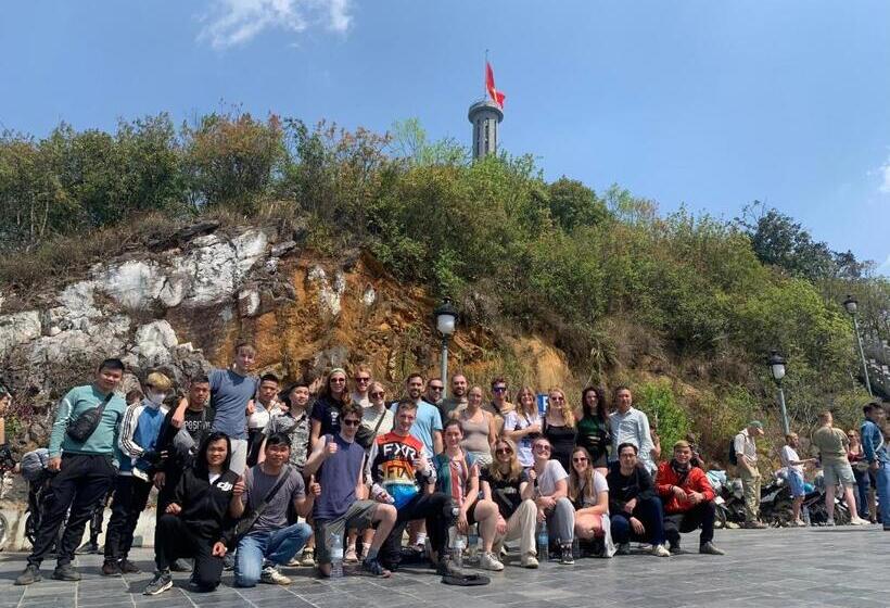 تختخواب و صبحانه Ha Giang Safari Hostel & Motorbikes