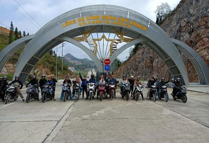 تختخواب و صبحانه Ha Giang Safari Hostel & Motorbikes