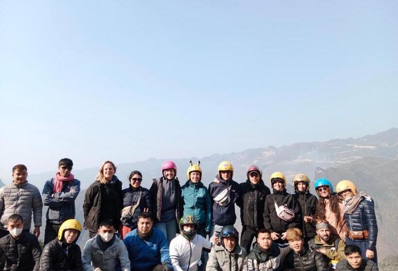 تختخواب و صبحانه Ha Giang Safari Hostel & Motorbikes