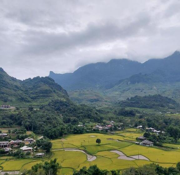 تختخواب و صبحانه Ha Giang Safari Hostel & Motorbikes