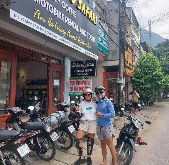 تختخواب و صبحانه Ha Giang Safari Hostel & Motorbikes