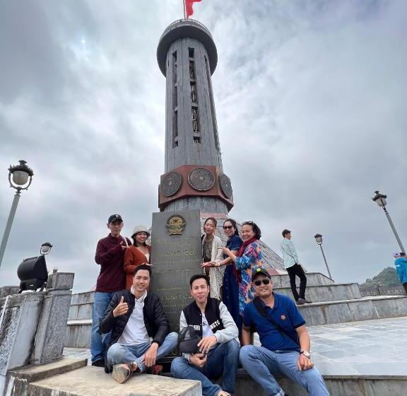 تختخواب و صبحانه Ha Giang Safari Hostel & Motorbikes