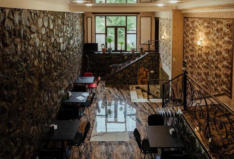 酒店 Rafting House