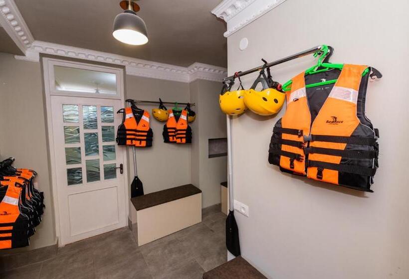 酒店 Rafting House