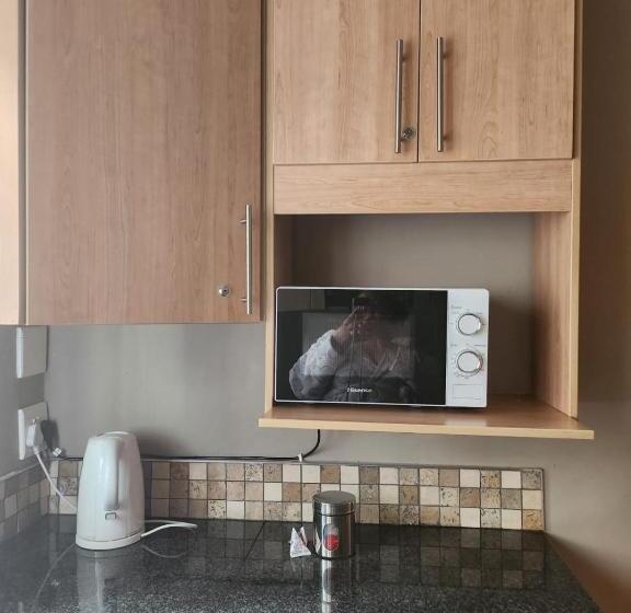 بنسيون Dr M Beauty Lounge And Guest House