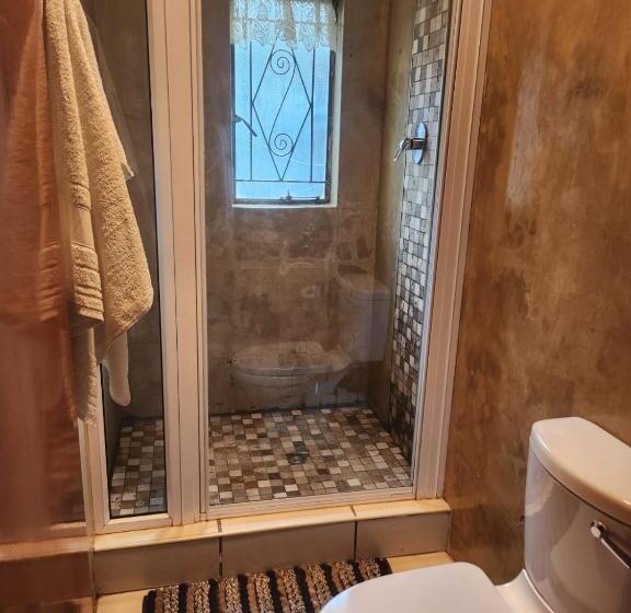 بنسيون Dr M Beauty Lounge And Guest House