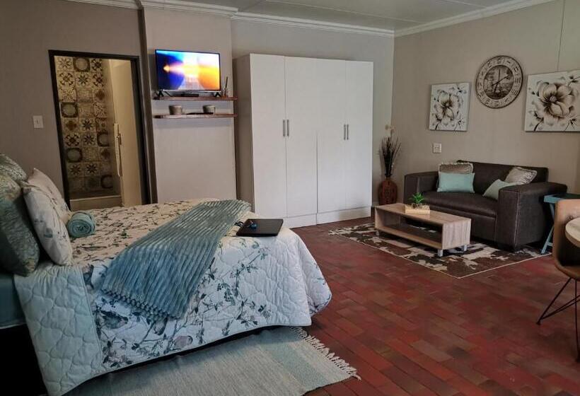 بنسيون Dr M Beauty Lounge And Guest House