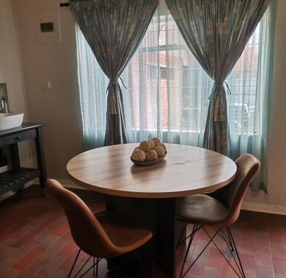 بنسيون Dr M Beauty Lounge And Guest House