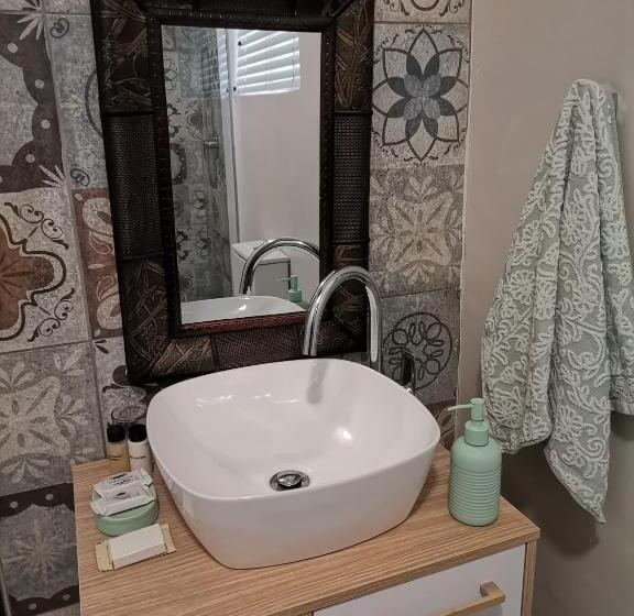 بنسيون Dr M Beauty Lounge And Guest House