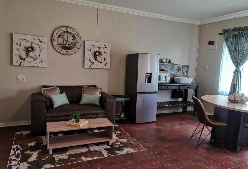 بنسيون Dr M Beauty Lounge And Guest House