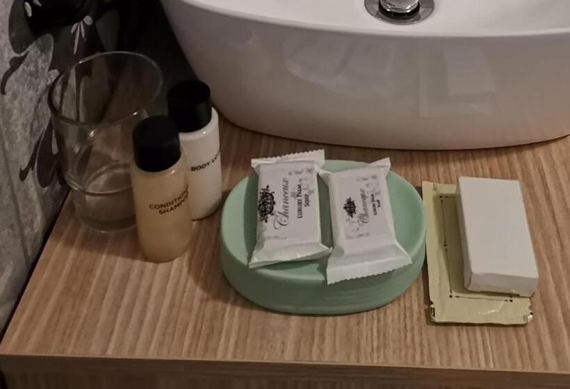 بنسيون Dr M Beauty Lounge And Guest House