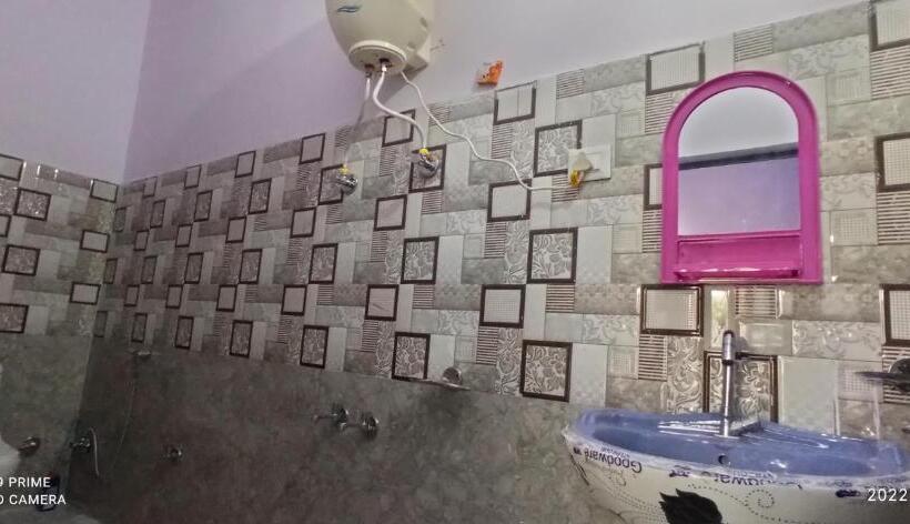 פנסיון Kedardham Guest House