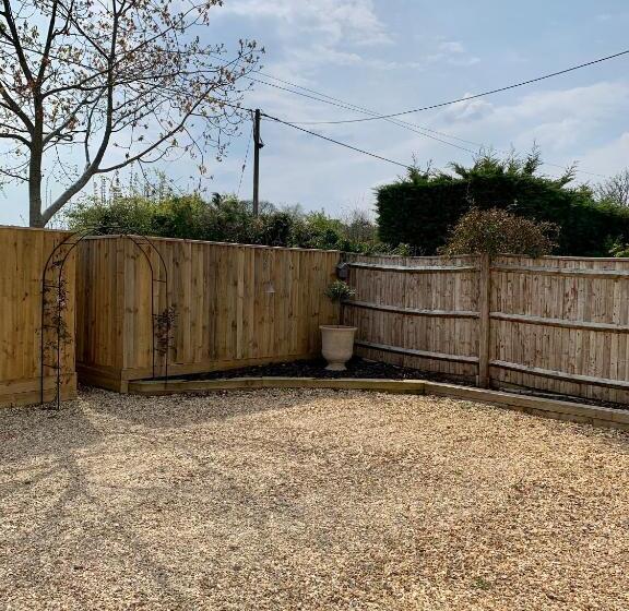 ペンション The Nest