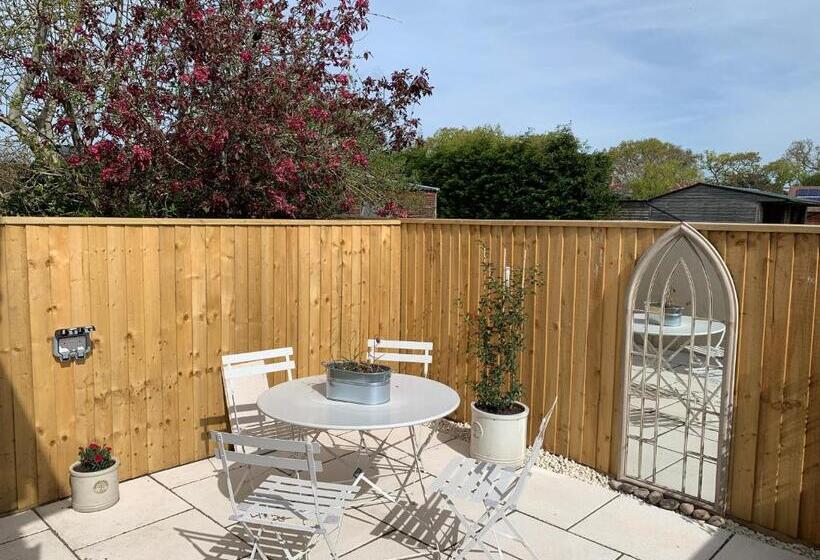 ペンション The Nest