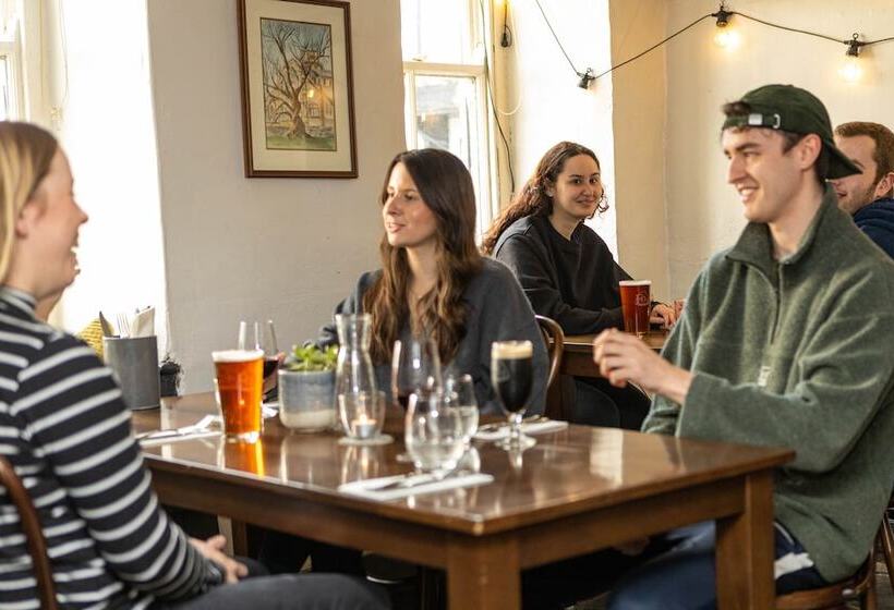 فندق صغير Royal Oak Pub