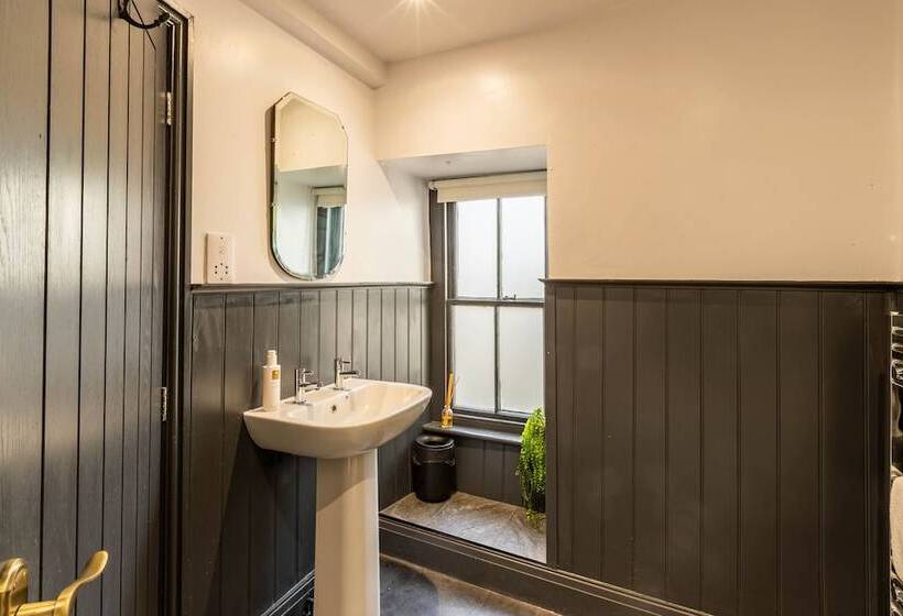 فندق صغير Royal Oak Pub