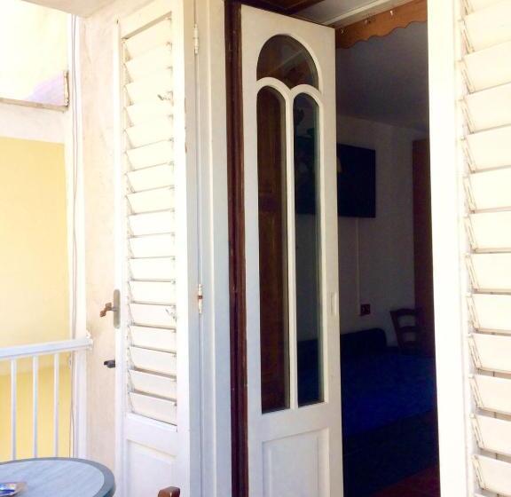 مبيت وإفطار Castellabatecoast