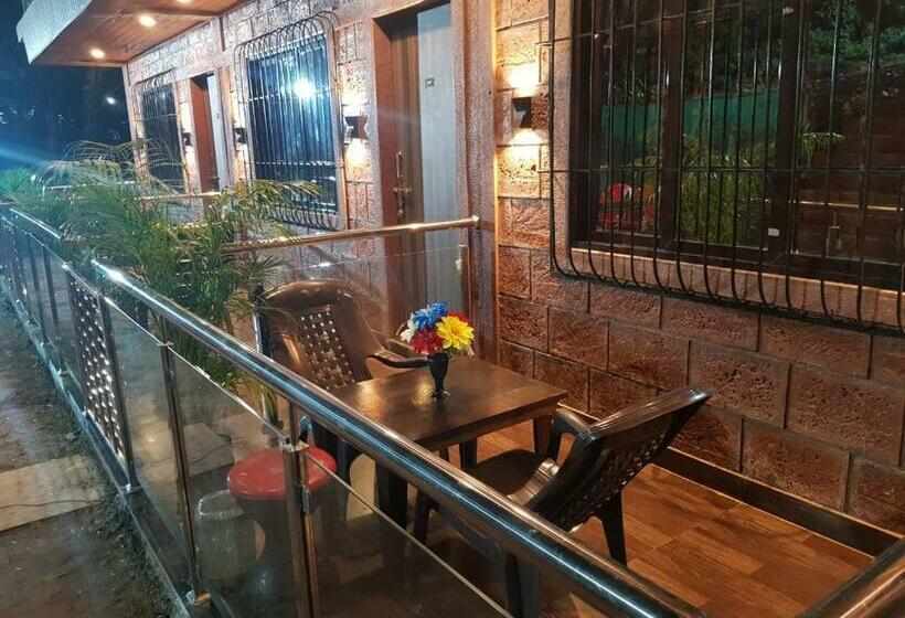 ホテル C P Cottage