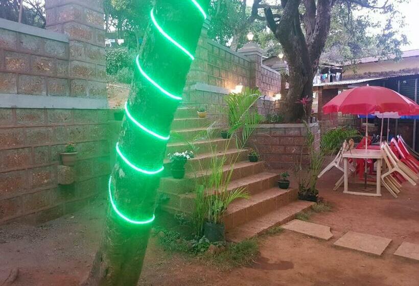 ホテル C P Cottage