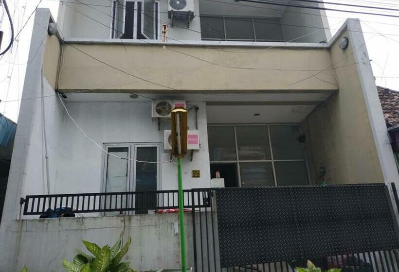 ホテル Oyo 91165 Undaan Residence